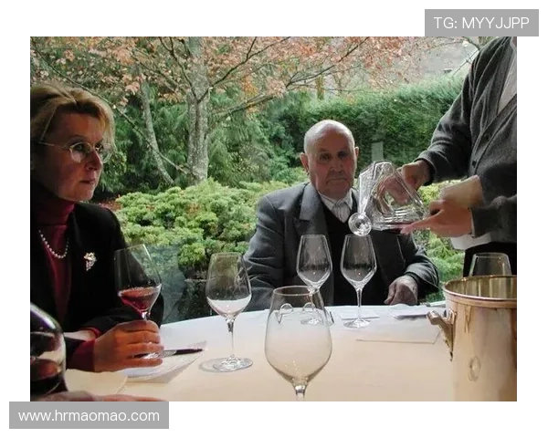 足球场上的酒神们那些热爱饮酒的足球明星背后的故事与传奇